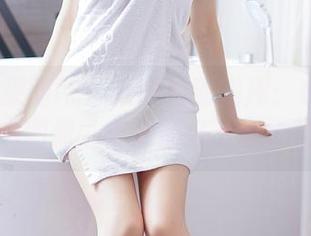 GIRLT果团网 - 从学姐到图库：龚玥菲的魅力图像，你准备好下载了吗？