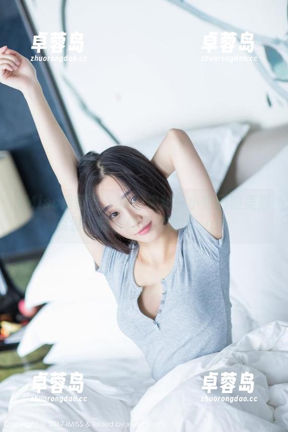IMiss爱蜜社 - 原图揭秘！小热巴的美脚资源，舔屏效果绝对upup！-卓蓉岛