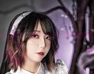 水里的Leah梓未：高清cos照，游泳池竟然这么撩！