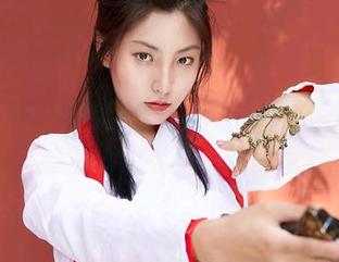 MiiTao蜜桃社 - 李宝宝的夏日泳衣写真，下载立刻增添海滩魅力！