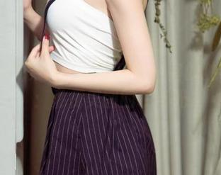 UGirls尤果网 - 萌琪琪与浴室的独特交响：私房美图的水与光