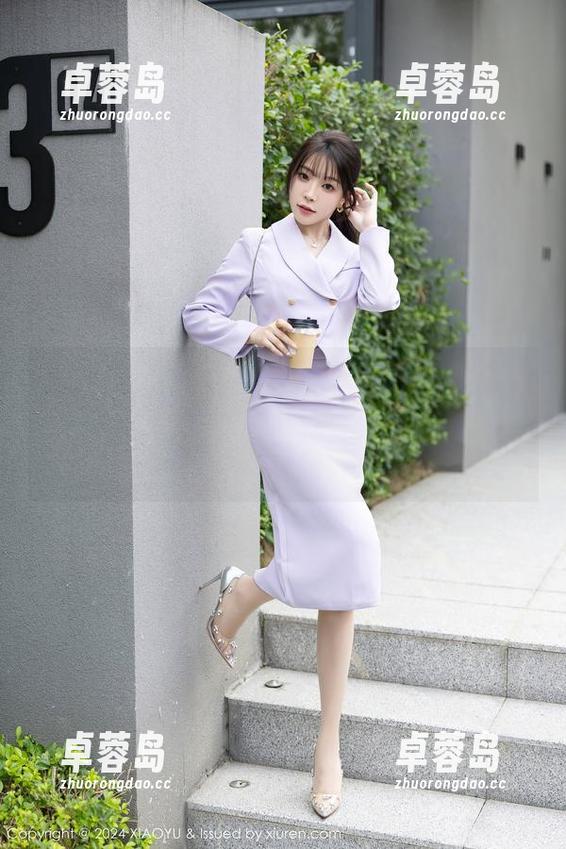XIAOYU语画界 - 原图与套图：Angela喜欢猫连衣裙里的那些色彩，简直是调色板的逆袭！-卓蓉岛