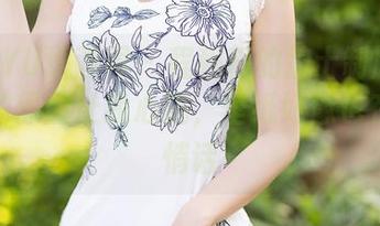 XIAOYU语画界 - 程程程的护士制服写真：她的原图让我心跳，壁纸好像也在说悄悄话