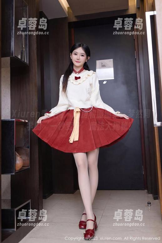 Xiuren秀人网 - 私房和服图集：梦然同学的‘一秒变身’魔法大揭秘！-卓蓉岛
