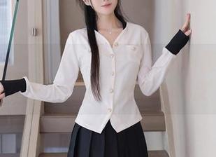 Xiuren秀人网 - 在程程程的制服图库找死角：偶尔要有点小调皮