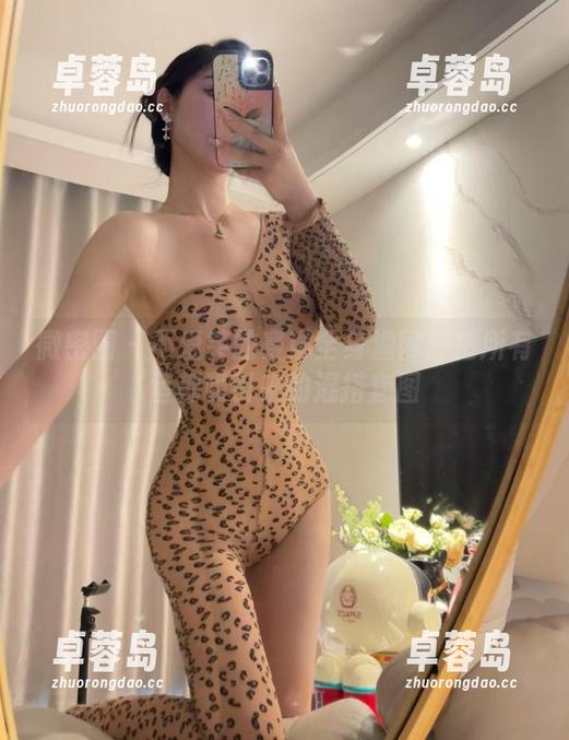 微密圈 - 不爱笑的赛琳全身渔网：把所有鱼都吸引来的混搭套图-卓蓉岛