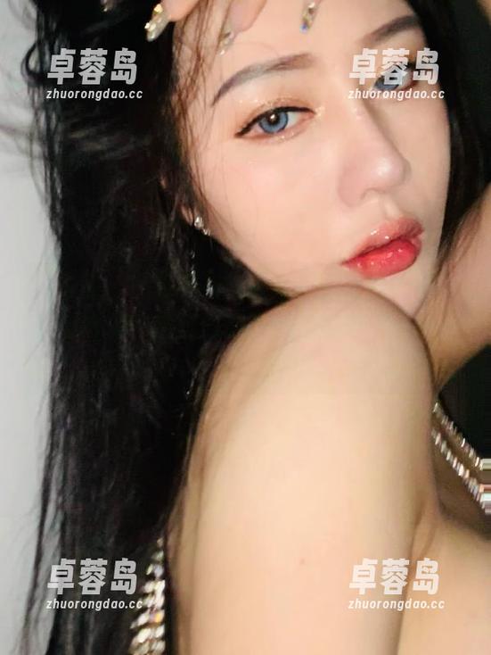 微密圈 - 红色内衣，不爱笑的赛琳的图包激情四溢，绝对值得下载，你还在等什么？-卓蓉岛