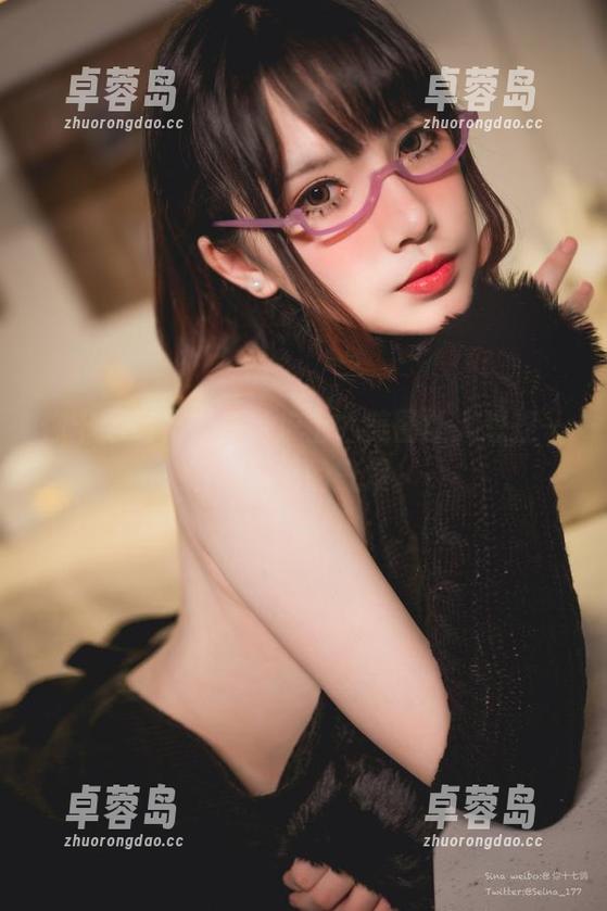 你十七鸽化身白色护士，美图让人想捏一下那清纯的气质。-卓蓉岛