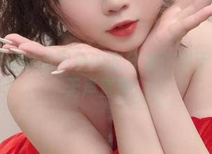依依超级懒的黑色内衣分享：关于魅力的无声宣言！