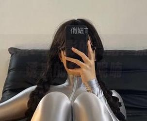 微密圈 - 俏妞t与光影的舞蹈：原图上棕色诱惑的轻声呢喃