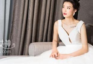 克拉女神 - 依娜丝的千变制服合集——图片里藏着你没发现的风格变化！