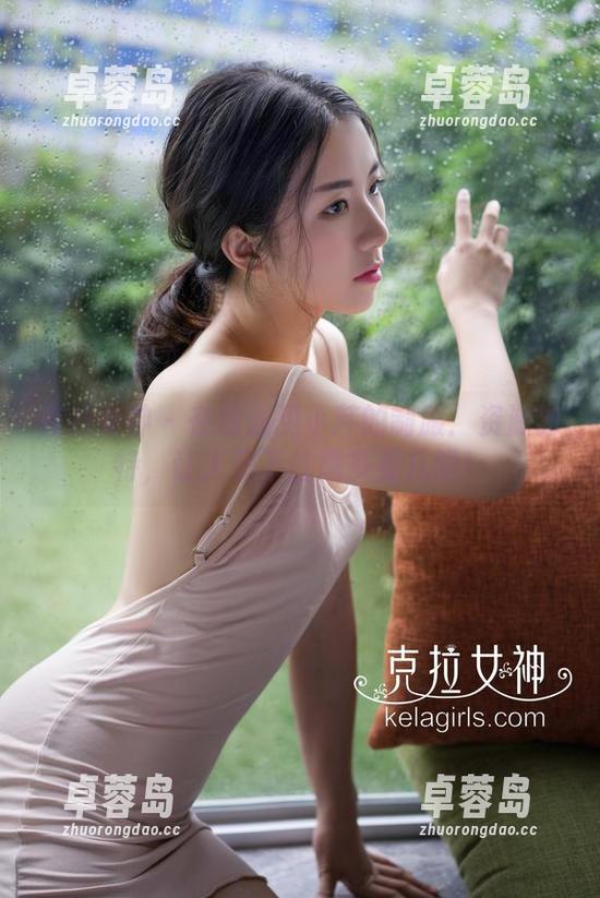 克拉女神 - 在线遇见小芹的制服：资源独特，让人忍不住想多看几眼！-卓蓉岛