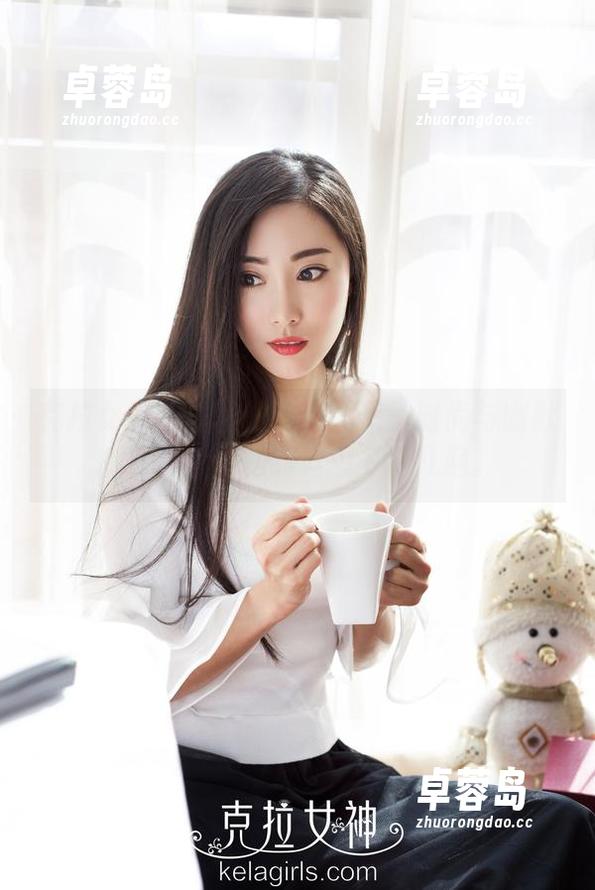 克拉女神 - 盈盈的套装图集：时尚与幽默的碰撞，轻松到竟想多看几遍。-卓蓉岛