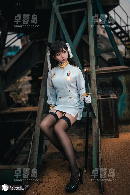 兔玩映画：黑色死库水，犹如流动的夜色，写真作品在水波中摇曳。-卓蓉岛