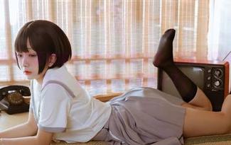 照片中，喵糖映画的猫儿女仆双马尾少女，温柔的眼神和俏皮的姿态，真是让人太想走近了。