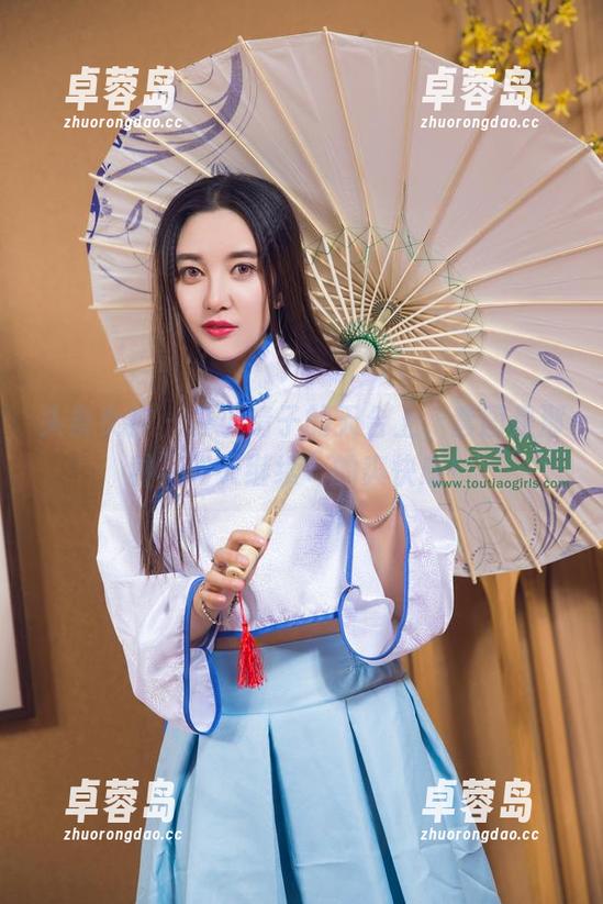 头条女神 - 在小晴子的天台上，套图是那种”明天继续”的爽快感！-卓蓉岛