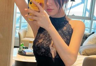 微密圈 - 都说奔跑的晶骡儿的出水芙蓉令人拍案叫绝，原图简直像颗糖，图片里透着小秘密呢。