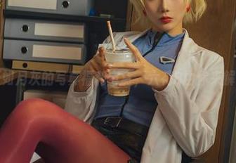 打开如月灰的写真福利宝盒，六花B由你来解锁！