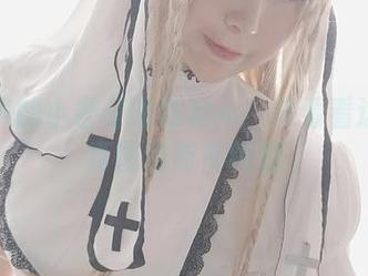 修女风的小容仔咕咕咕w：来看看这组写真图包有多特别