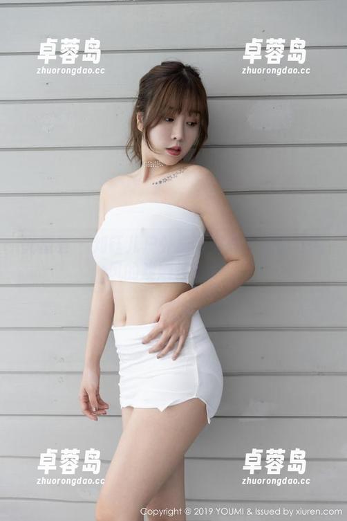 尤蜜荟 - 刘钰儿户外最新图册：光影与微风的戏剧性交锋！-卓蓉岛