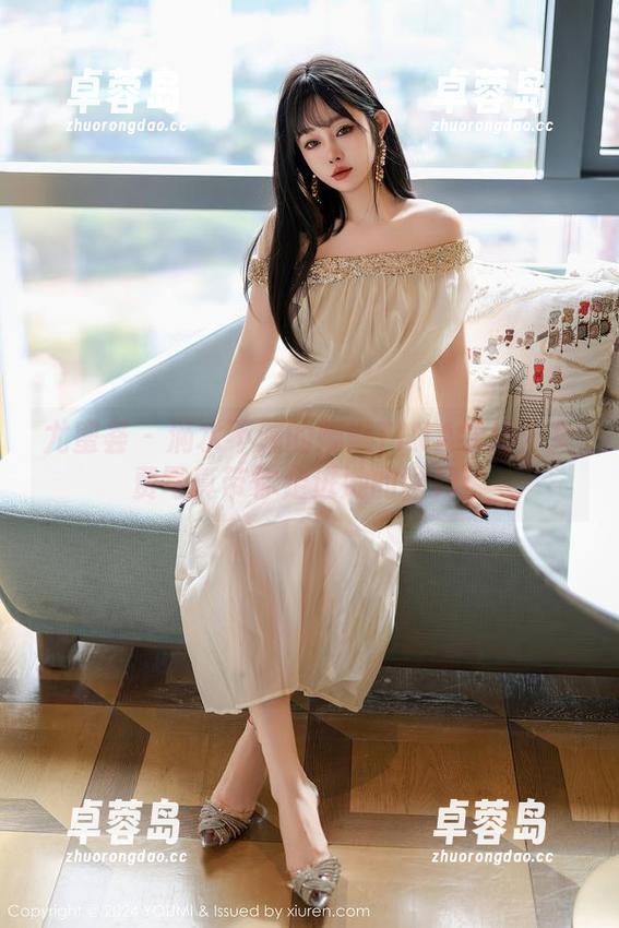 尤蜜荟 - 滴水不漏的娜娜TINA学姐：免费写真带你走进她的世界！-卓蓉岛