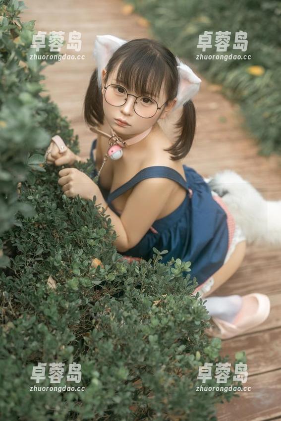 幼水铃衣的泳池写真合集，快来网盘下载，水秀人更秀，谁不想看！-卓蓉岛
