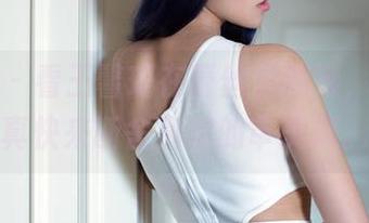 推女郎 - 看王馨瑶在蕾丝里翻滚，高清写真快来断舍离你的审美吧。