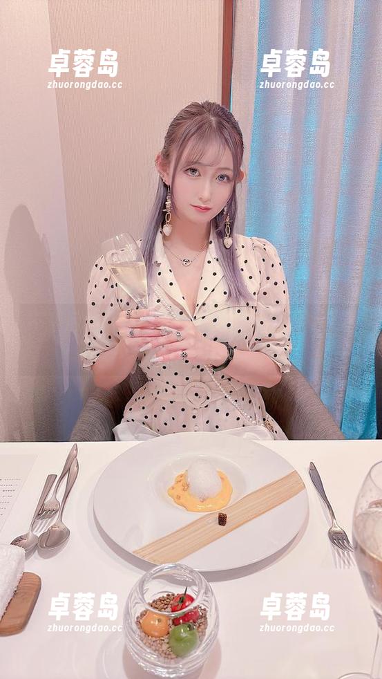 不看后悔，月城委员会的专属cos图包曝光！-卓蓉岛