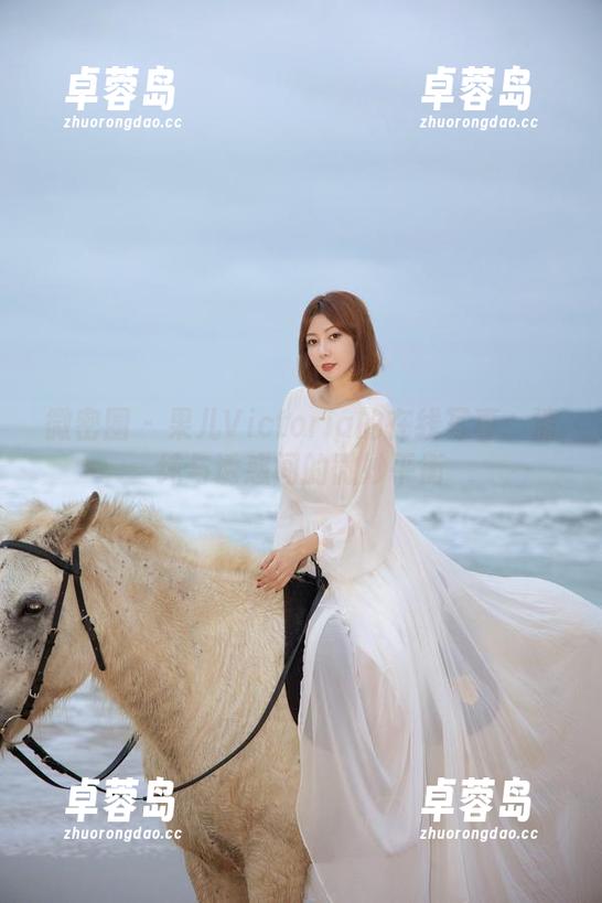 微密圈 - 果儿Victoria的在线写真：清纯与诱惑间的微妙平衡-卓蓉岛