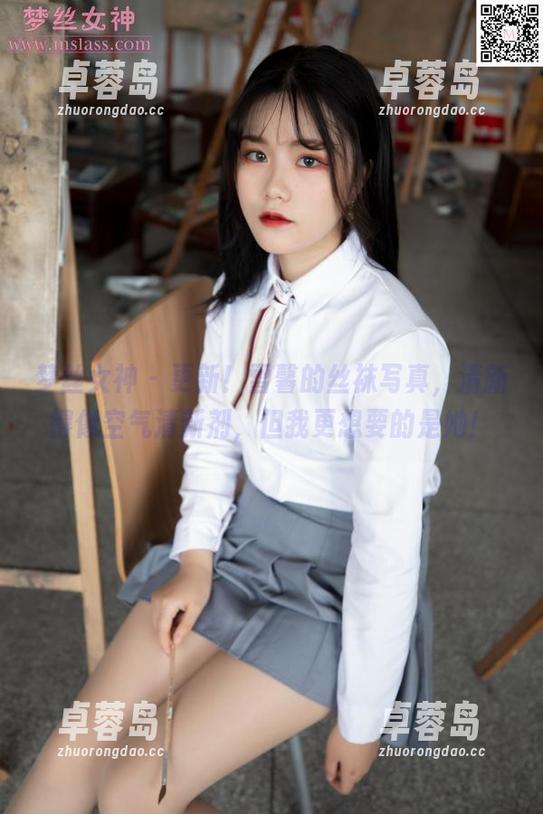 梦丝女神 - 更新！雪馨的丝袜写真，清新得像空气清新剂，但我更想要的是她！-卓蓉岛
