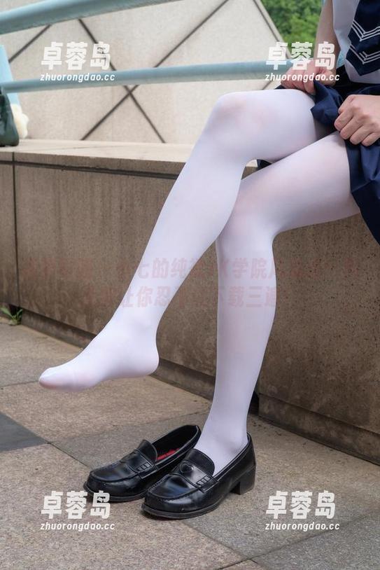 森萝财团 - 小七的纯欲JK学院风私拍：高清到让你忍不住下载三遍！-卓蓉岛