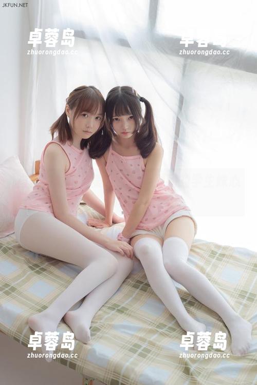 白丝、私拍与美足：森萝财团的学生妹心机撩人-卓蓉岛