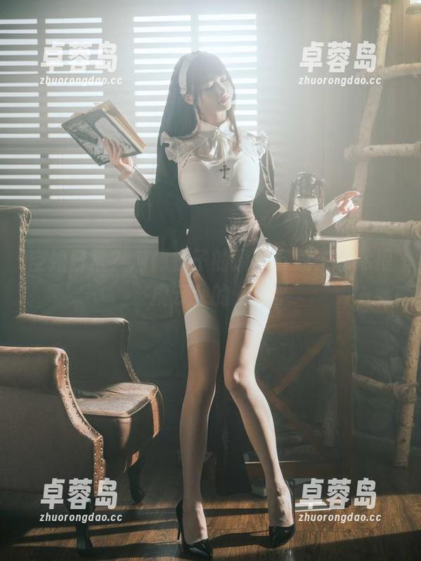 空姐日常？河豚抚子的原图下载，让你摸摸云朵的软！-卓蓉岛