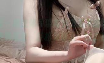 微密圈 - 黑连体吊带与火龙果羊的私拍，完美展现出‘轻松又迷人’的态度！