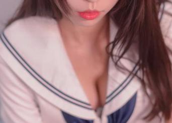 肉丝写真集来袭，白易子教主分享如何把时尚做到‘丝’滑！