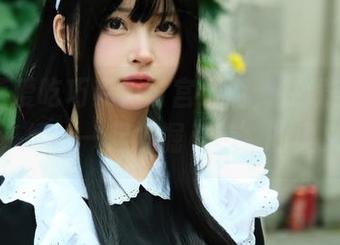 在白莉爱吃巧克力宵宫遨游，在线美图等你来撩，一起发掘‘美’的奥义！