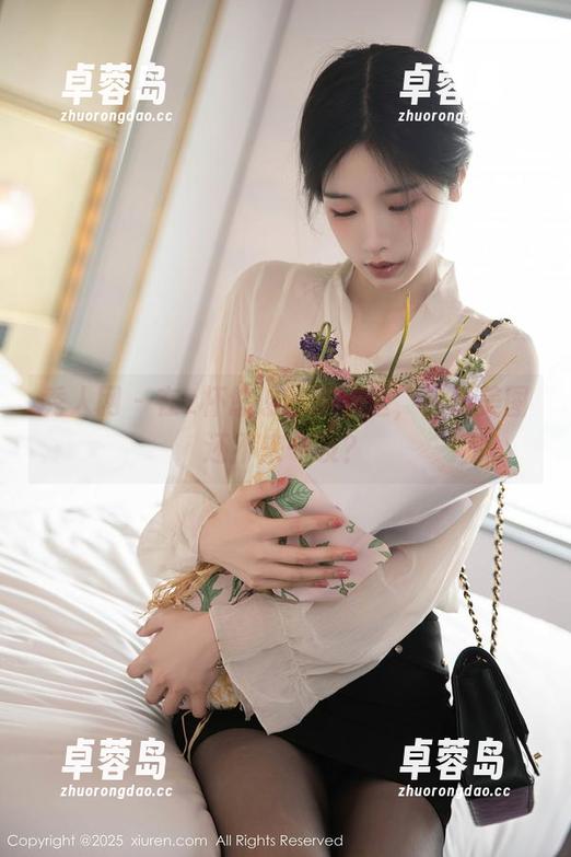 秀人网 - 在z杯悠悠的睡衣里，免费美图还不来一发？-卓蓉岛
