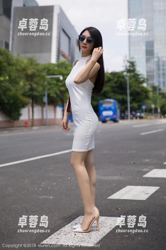 秀人网 - 娜娜子呀的吊带吧，写真和照片的完美交汇-卓蓉岛
