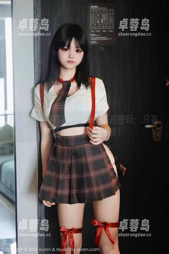 秀人网 - 容容容Alice的私拍密码：只有这些棉袜资源能解锁！-卓蓉岛