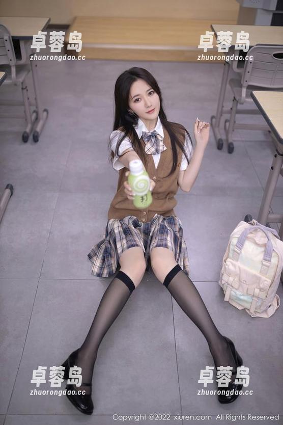 秀人网 - 美到窒息的小兔纯纯，高清美脚资源请你尽情欣赏！-卓蓉岛