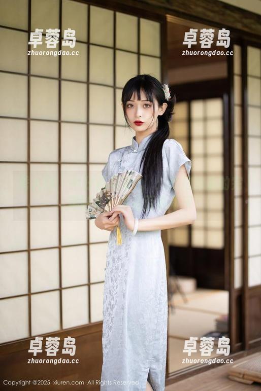 秀人网 - 牛仔裤与梦心玥：私拍作品的完美融合，真是百看不厌-卓蓉岛