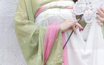秀人网 - 看露露小喵的棉袜世界：高清写真，越看越想再看！