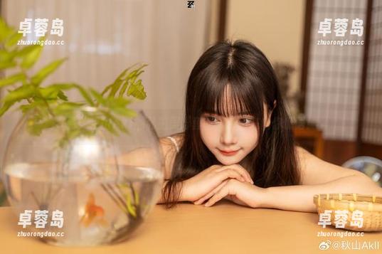 看!秋山AkI的私拍美脚套图,仿佛在向你低语!-卓蓉岛 看!秋山AkI的私拍美脚套图,仿佛在向你低语!-卓蓉岛