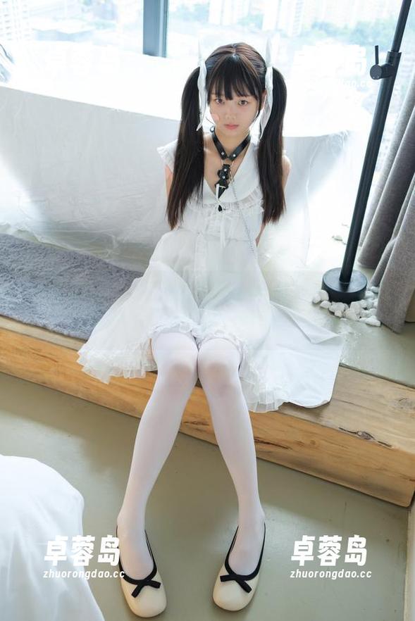 稚乖画册 - 晴空-03的独特魅力：赤西夜夜带来的80D高清白丝图册，绝妙！-卓蓉岛