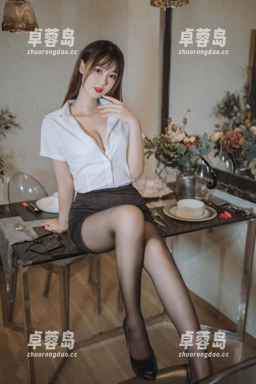 羽生三未为你揭开万圣的神秘面纱：黑丝女仆美图下载来啦！-卓蓉岛