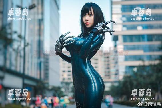 写真中的菌烨tako女王：当优雅遇上调皮-卓蓉岛