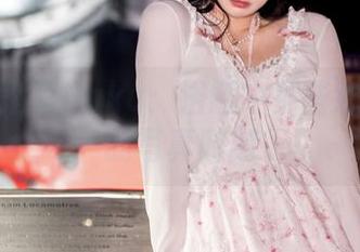 玩水的落落Raku：浴缸中那些意想不到的写真时刻