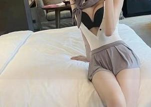 微密圈 - 葛征的粉色长裙写真集：让我带你探索这个光彩夺目的分享角落！