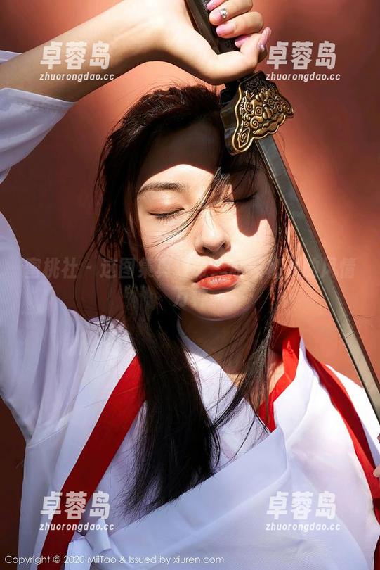 蜜桃社 - 这图集真致命：冰露秘书的风情万种-卓蓉岛