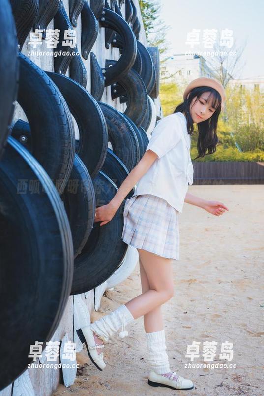 西呱呀呀呀带你开启JK校服:别样的cos与套图体验!-卓蓉岛 西呱呀呀呀带你开启JK校服:别样的cos与套图体验!-卓蓉岛